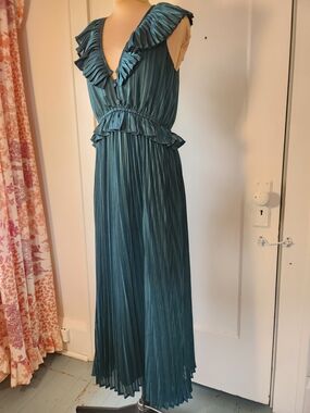 Adelyn Rae Emerald Green Pleated Maxi Dress